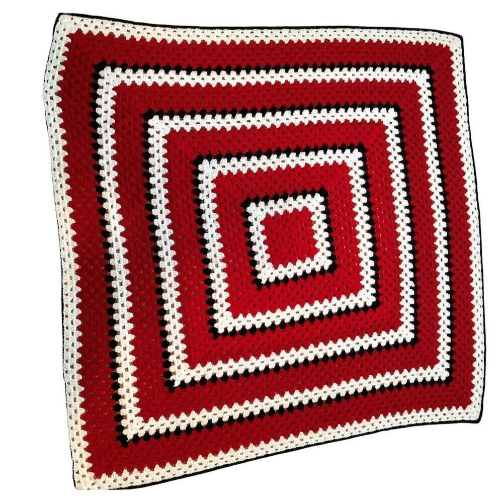 Crocheted Throw Bulls Eye Pattern Red White Black 50 x50 Square